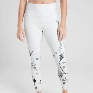 Athleta Elation White Black Wildflower 7/8 Leggings Medium Workout Activewear